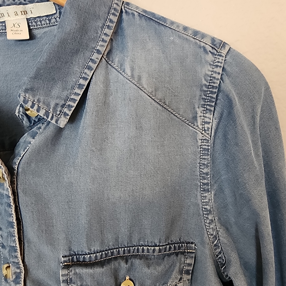 Francesca's Collection Chambray Button Up Top - image 4